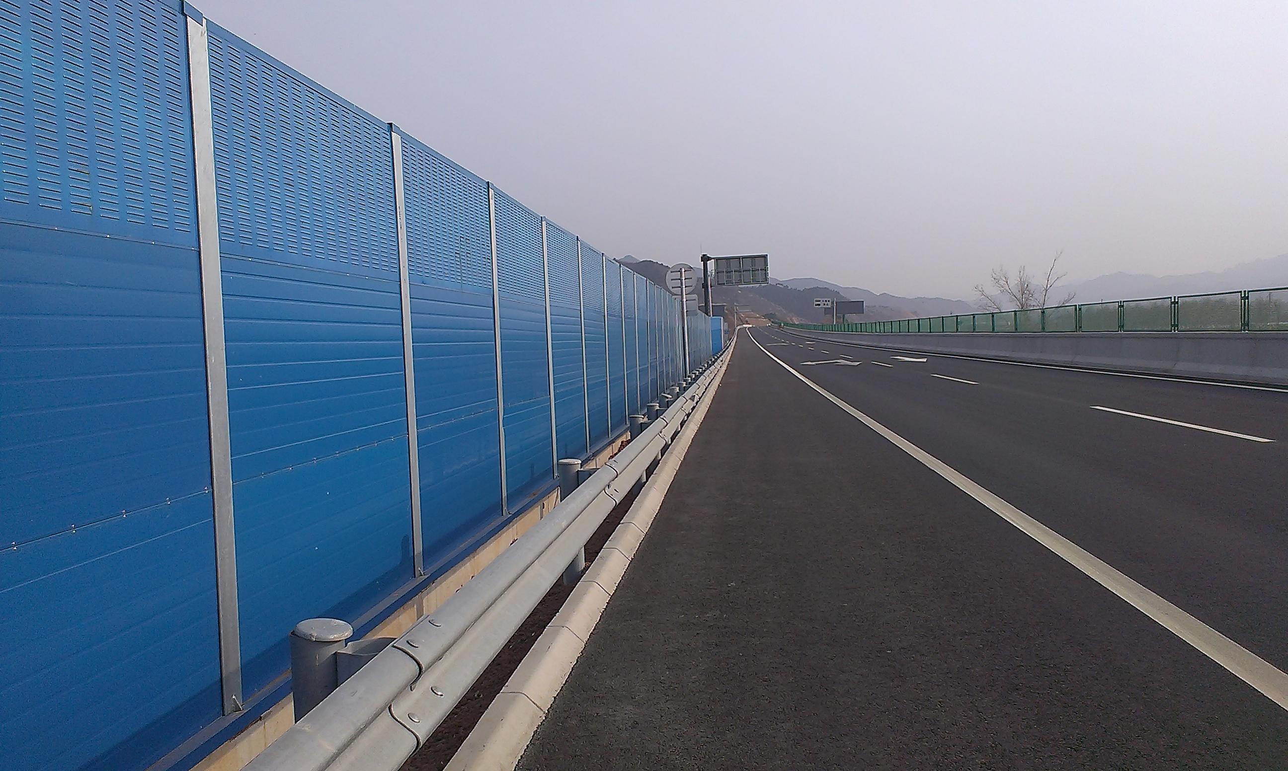 <a href=http://m.wuwudws.cn/news_article?news_id=136>公路聲屏障</a>