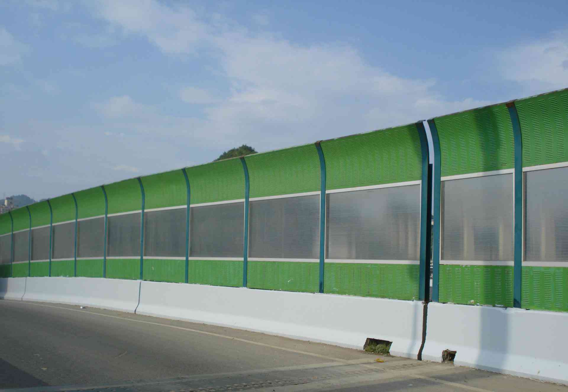 <a href=http://m.wuwudws.cn/news_article?news_id=139>公路聲屏障</a>